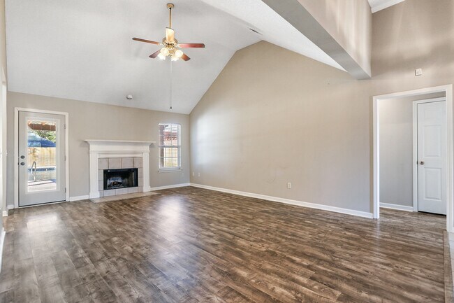 Building Photo - 204 Birch Dr