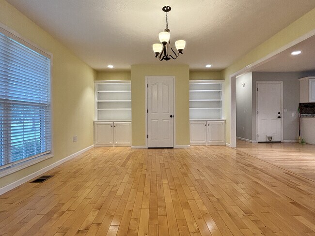 Building Photo - 19 Antietam Dr