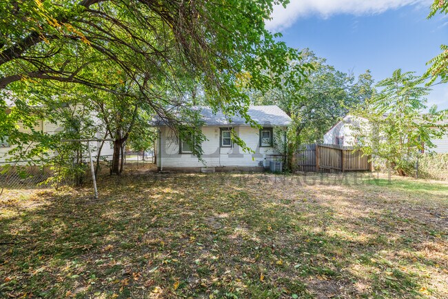 Building Photo - 1532 S Edwards St