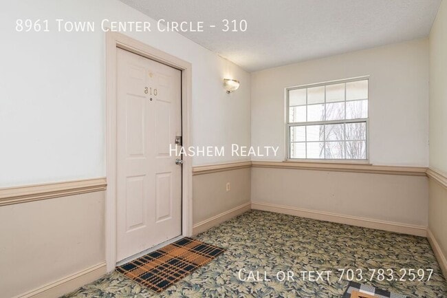 Building Photo - 8961 Town Center Cir