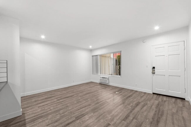 Building Photo - 1240 W 29th St