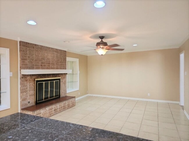 Building Photo - Amazing home ready to move in!