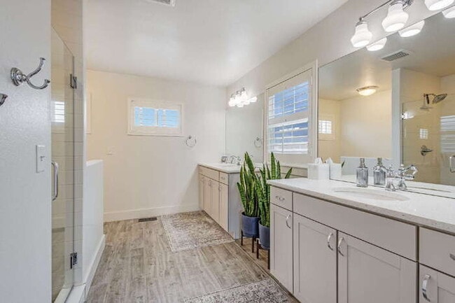 Building Photo - Beautiful mountain views from a Gold Hill Mesa corner lot with a hot tub!