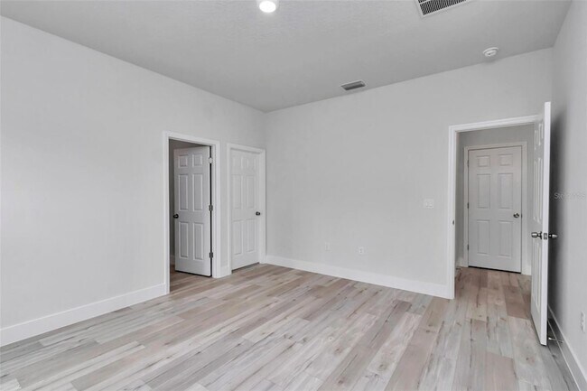 Building Photo - 7911 N Pocono Dr