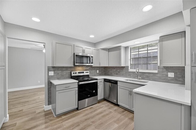 Building Photo - 519 Sweetleaf Dr