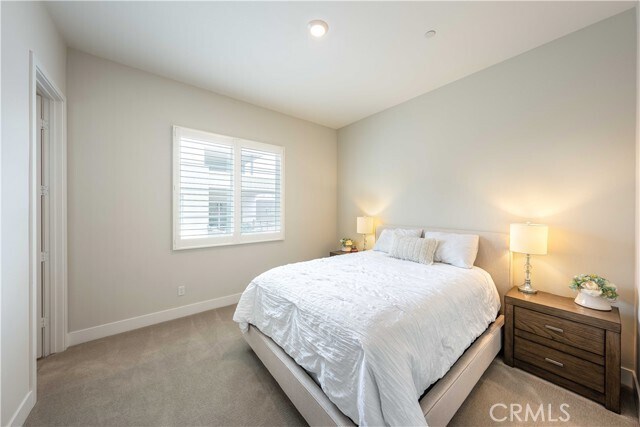 Building Photo - 217 Chorus