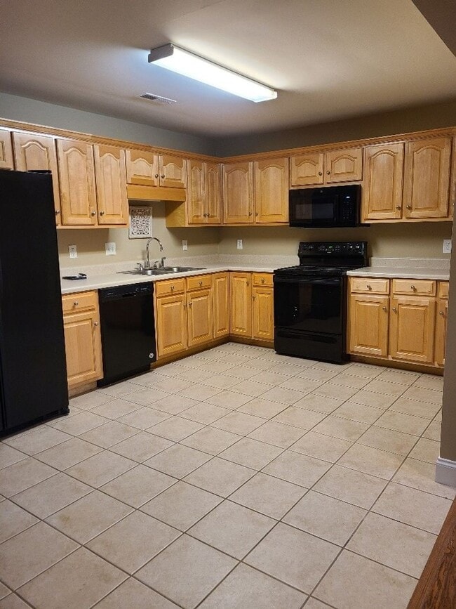 Building Photo - 8 Westwillow Dr NW