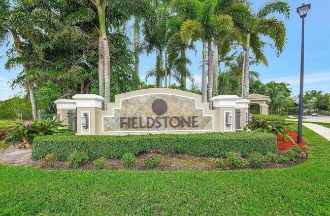Building Photo - 10440 Cypress Lakes Preserve Dr