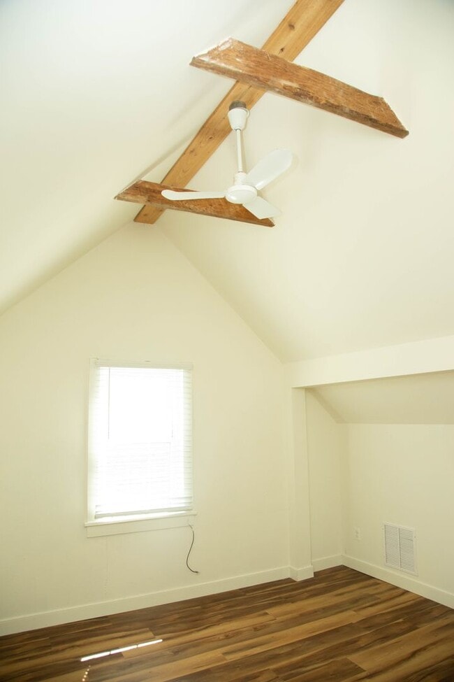 Building Photo - 4 Bedroom House Available Near Scott Stadi...