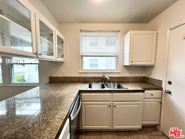 Building Photo - 5811 Bowcroft St