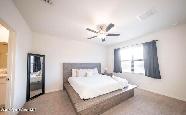 Building Photo - 487 Old Country