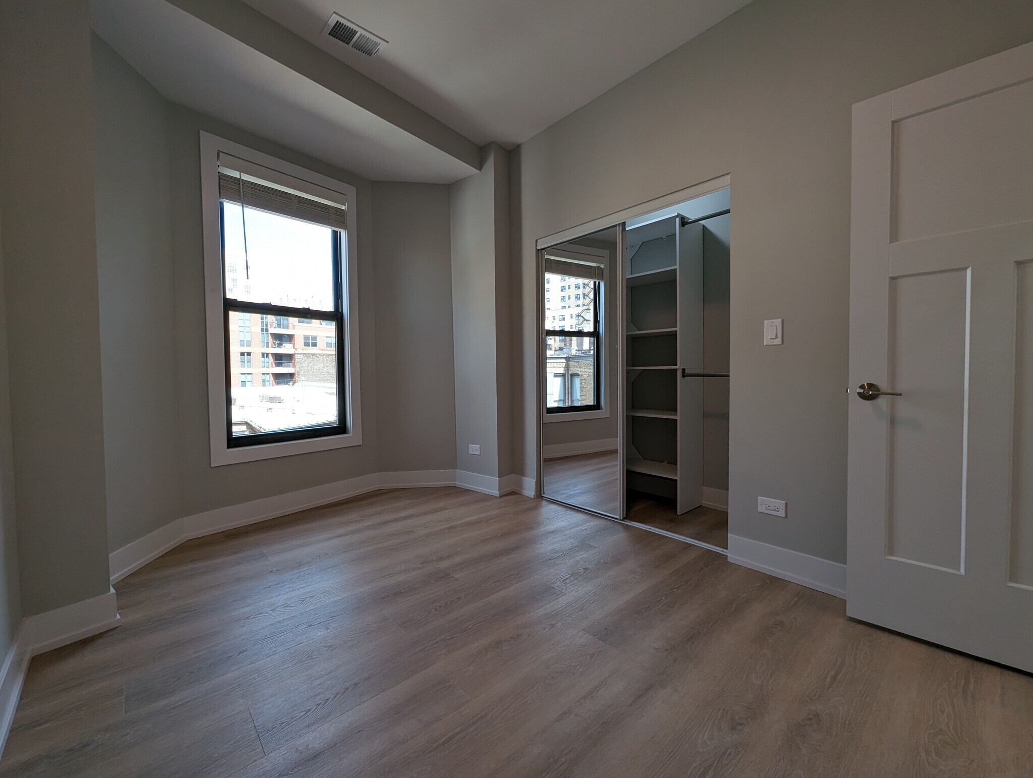 Building Photo - 423 W Belden Ave