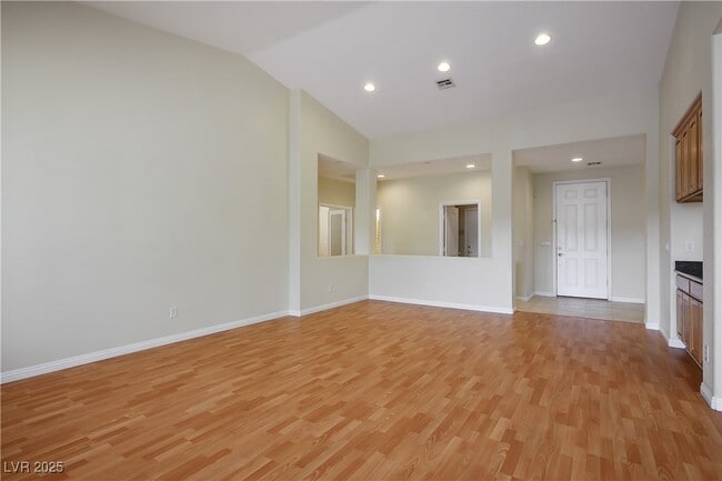 Building Photo - 8133 Chestnut Hollow Ave