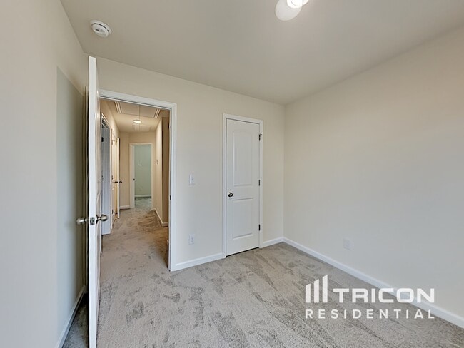 Building Photo - 207 Renwick Dr