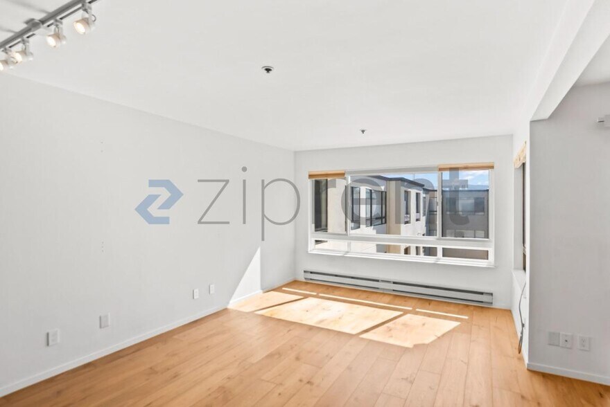 Building Photo - Unit 454