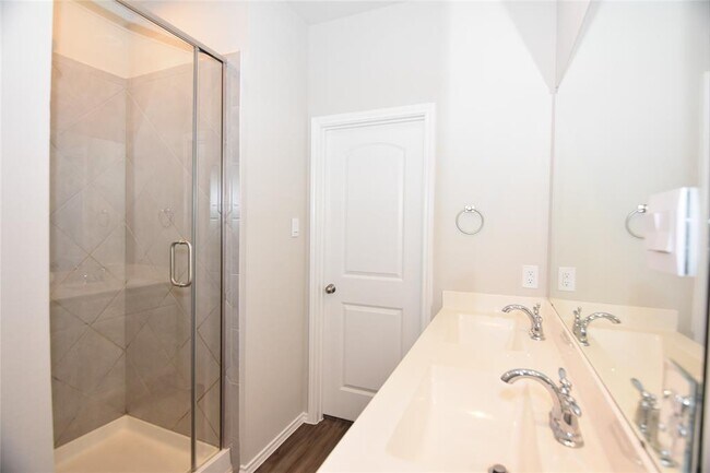 Building Photo - 9208 Inland Leather Ln