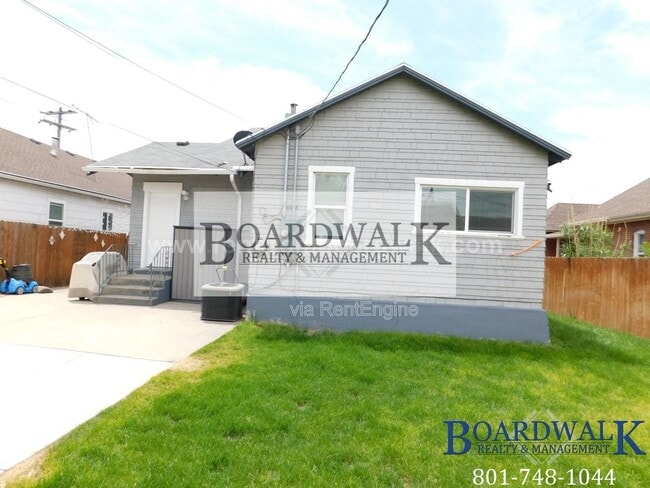 Building Photo - 657 Warnock Ave