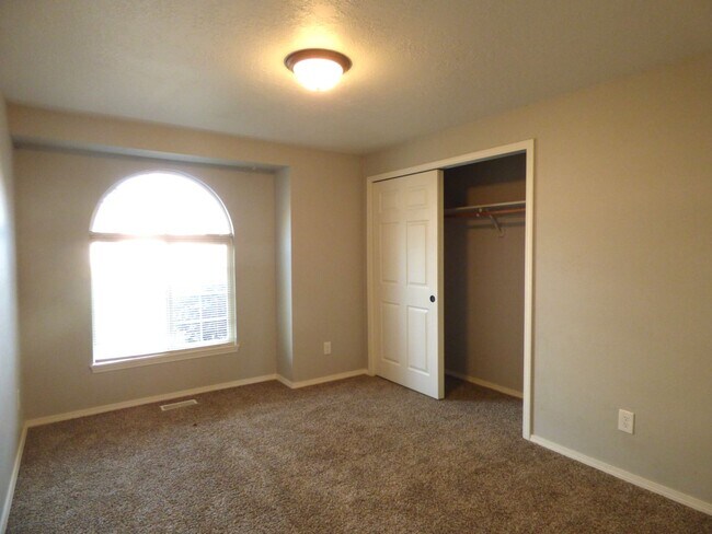 Building Photo - Rent Special: 1/2 Off February's 3 bed 2 Bath - Single Level home