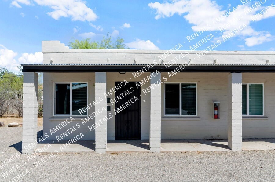 Building Photo - 3048 N Sparkman Blvd