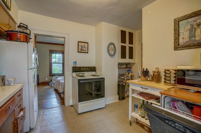 Building Photo - 2652 Milwaukee St