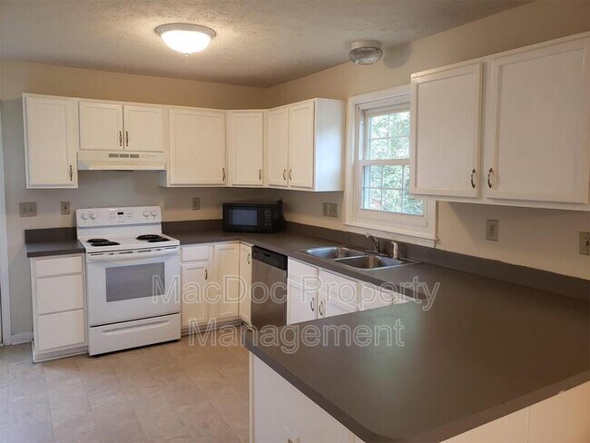 Building Photo - 7620 Regency Glen Dr