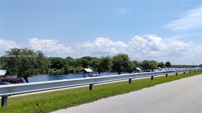 Building Photo - 225 S Fronda St