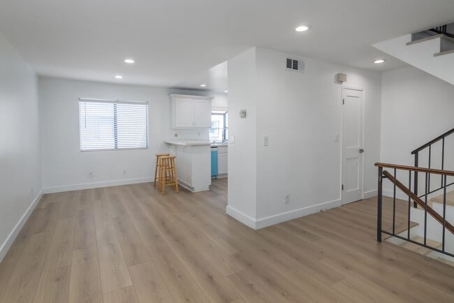 Primary Photo - Beautifully Renovated 3-Bedroom Townhome i...
