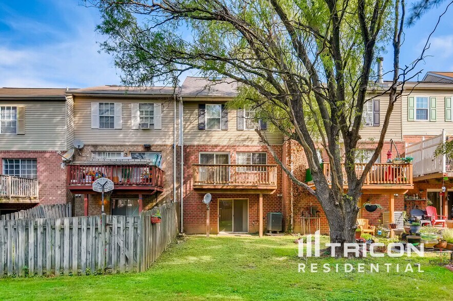 Building Photo - 8211 Township Dr