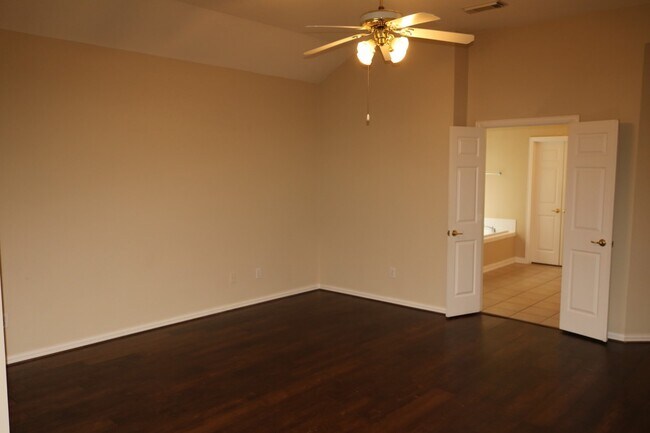 Building Photo - 6011 Hawkes Bay Ct