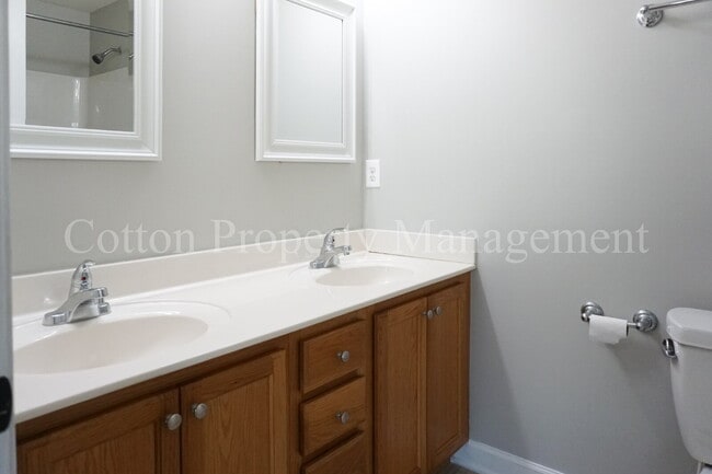 Building Photo - 2018 Willow Stone Ct