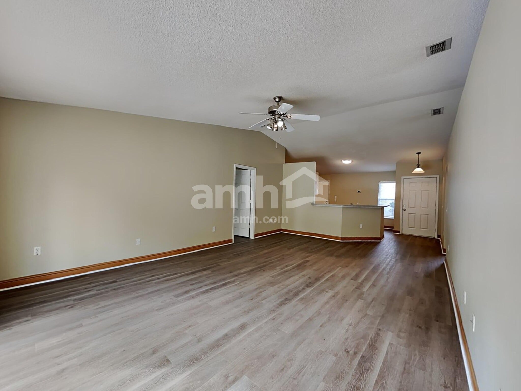 Building Photo - 25012 Hyde Park Blvd