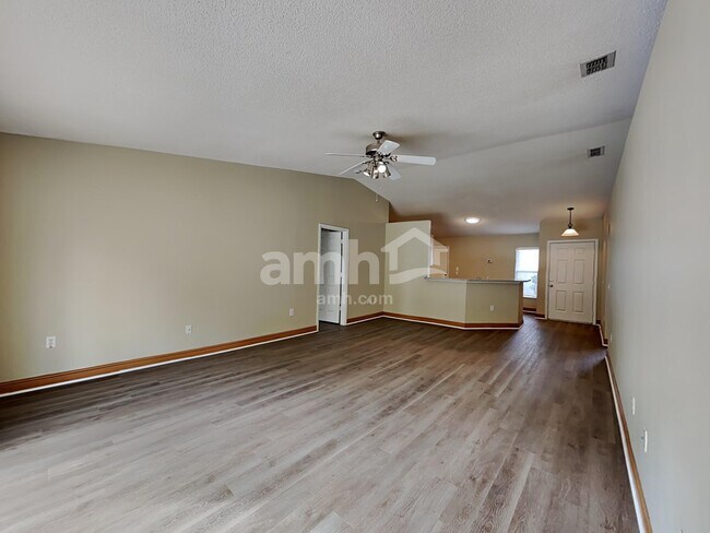 Building Photo - 25012 Hyde Park Blvd