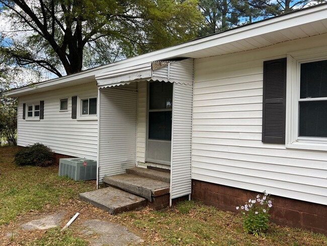 Building Photo - 3 Bedroom Doublewide in Lenwood Dixon MHP