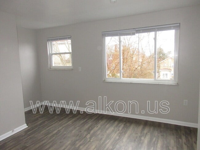 Building Photo - 2128 Eccles St