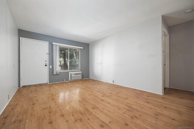 Building Photo - "Cozy 1-Bed Condo in Prime San Diego Locat...