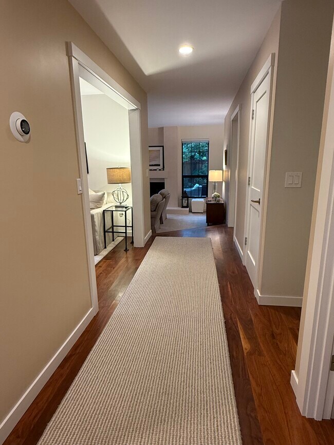 Building Photo - 6484 Heather St