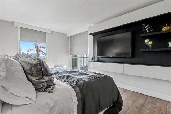 Building Photo - 21055 Yacht Club Dr