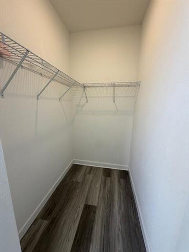 Building Photo - 2885 SE 25th Ave