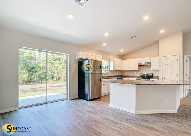 Building Photo - Breathtaking single-famiy home!