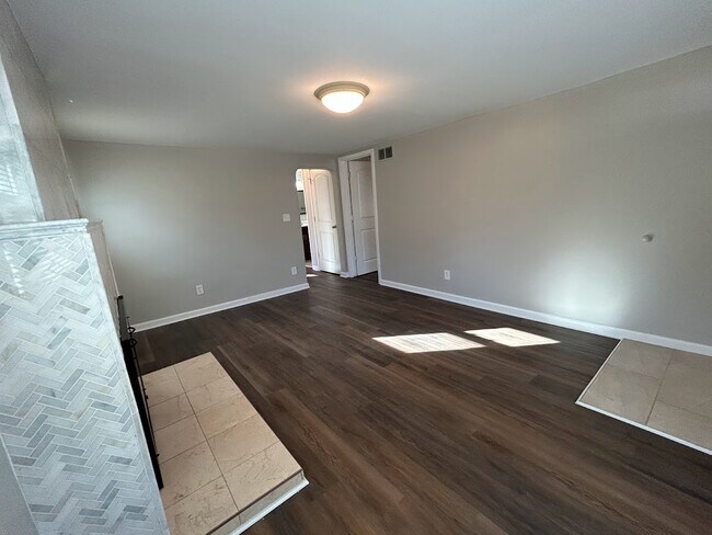 Building Photo - 15931 Deering St