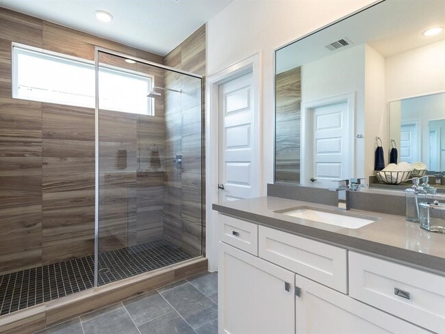 Building Photo - 310 Jensen Dr