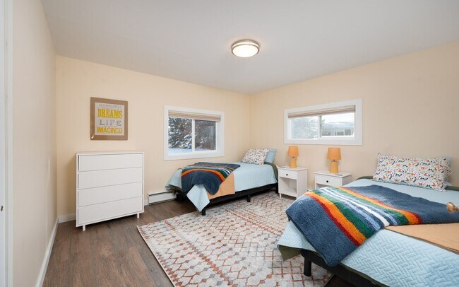 Building Photo - Secluded Cottage with ALL THE VIEWS