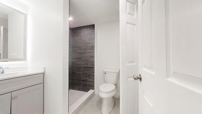 Building Photo - 10 Beaver Brook Rd