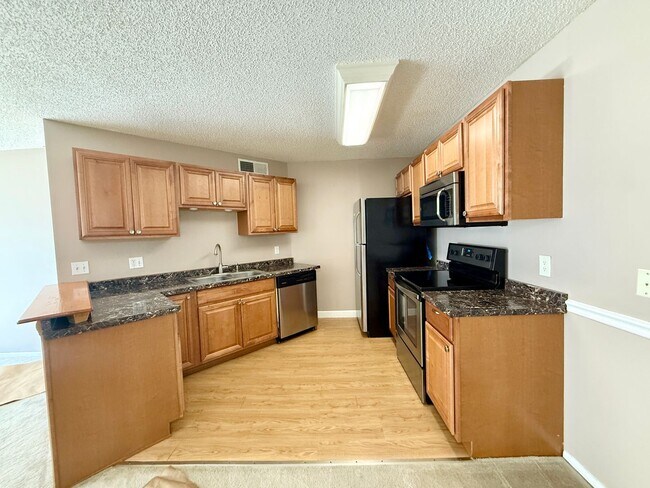 Building Photo - Belleair Village Condo 1/1 Open floor plan