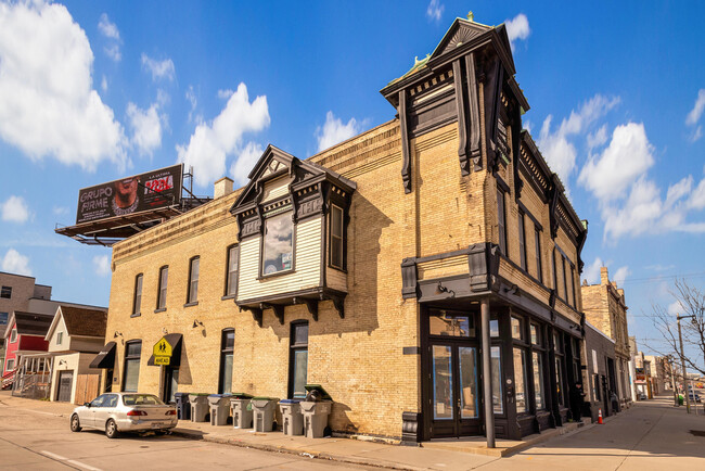 Building Photo - 1037 S 5th St