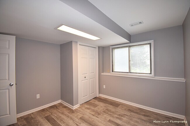 Building Photo - 106 W Kendall Dr