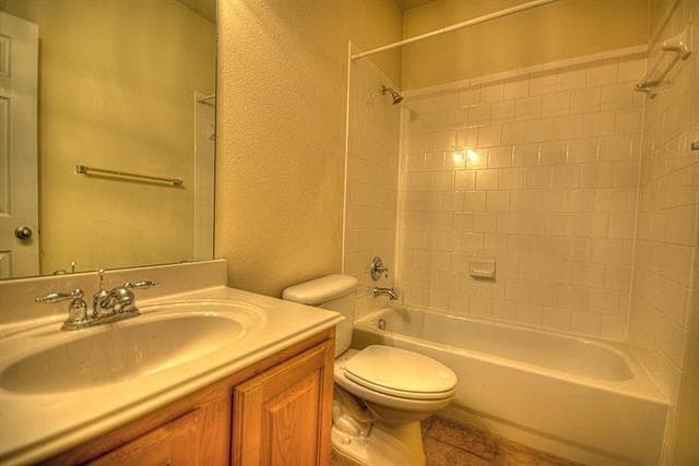 Building Photo - 831 Lake Forest Trl