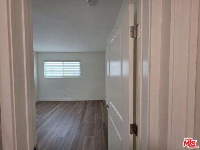 Building Photo - 517 N Francisca Ave