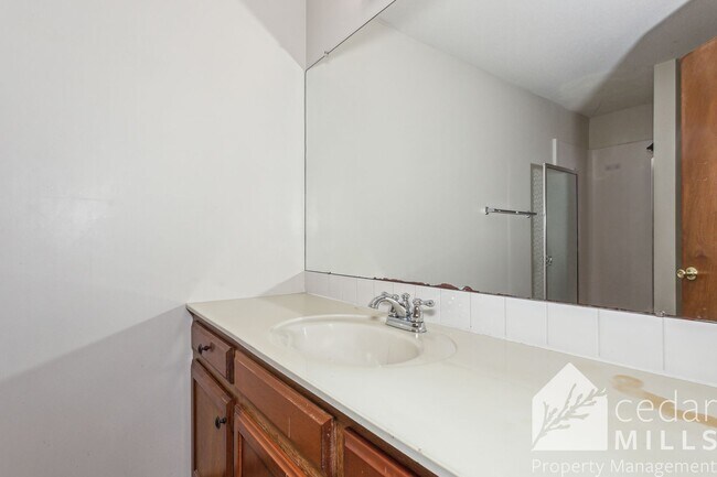 Building Photo - 3 bedroom Townhome in Andover