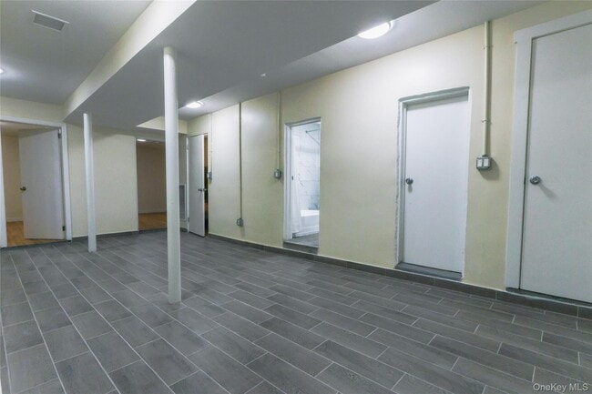 Building Photo - 25 Van Duzen Pl